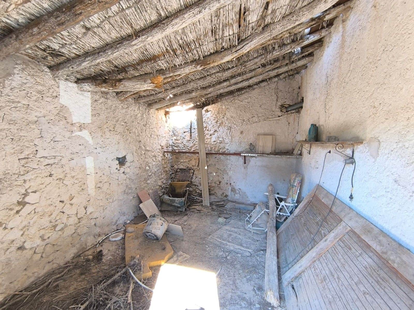 4 bedroom Finca/Country House for sale in Caudete with pool garage - € 160,000 (Ref: 9301779)