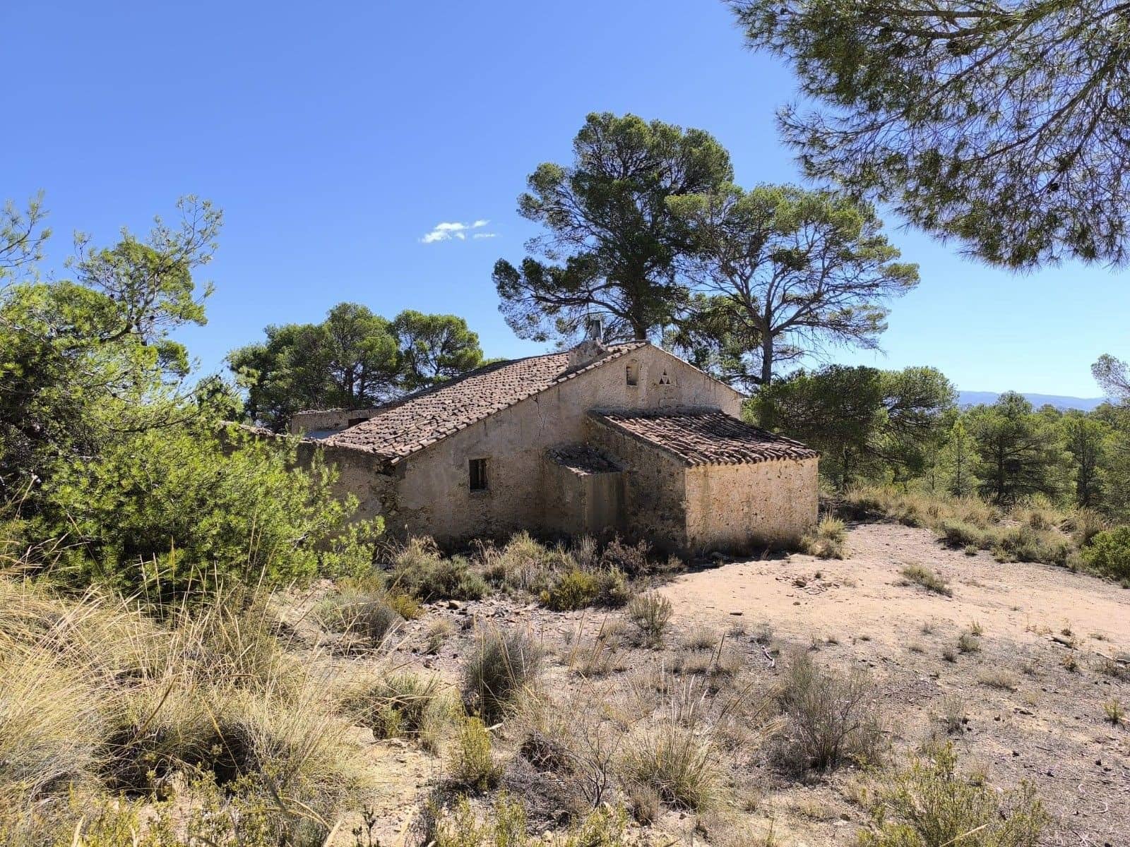 4 bedroom Finca/Country House for sale in Caudete with pool garage - € 160,000 (Ref: 9301779)