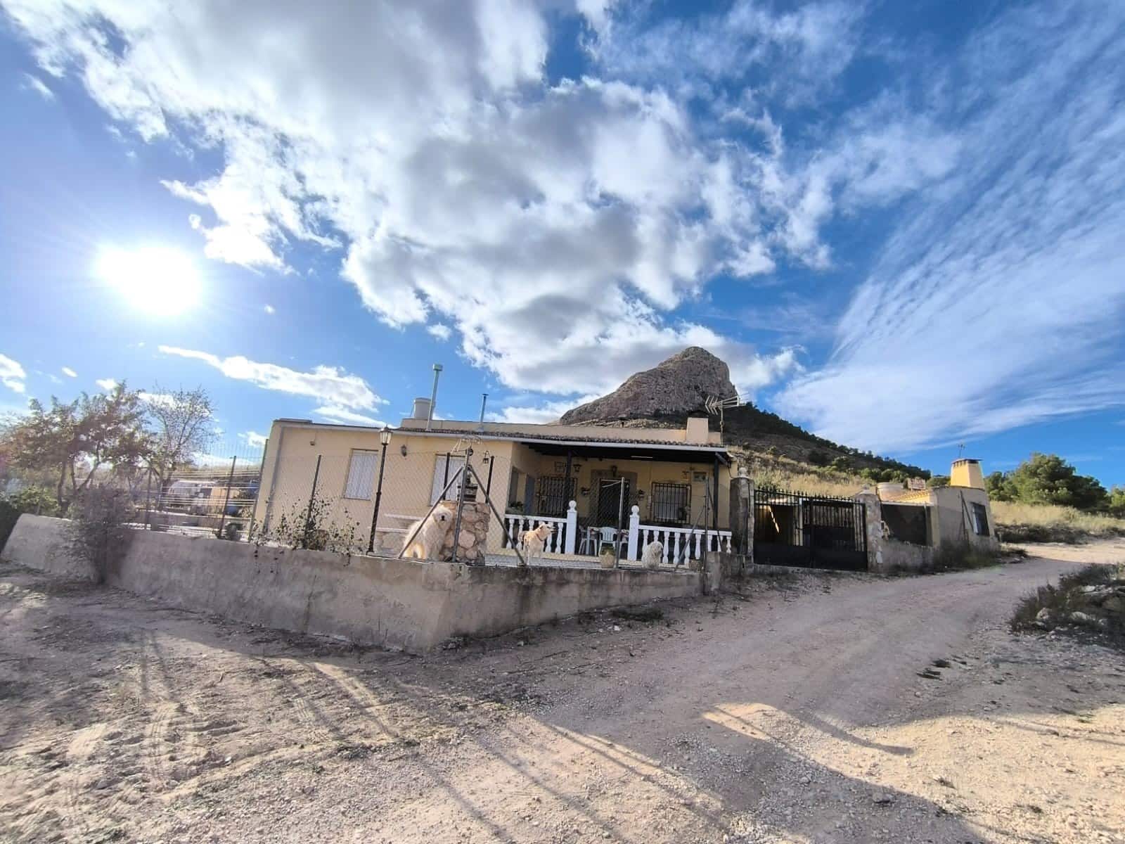 3 soveværelse Finca/Landehus til salg i Yecla med swimmingpool - € 139.000 (Ref: 9312125)