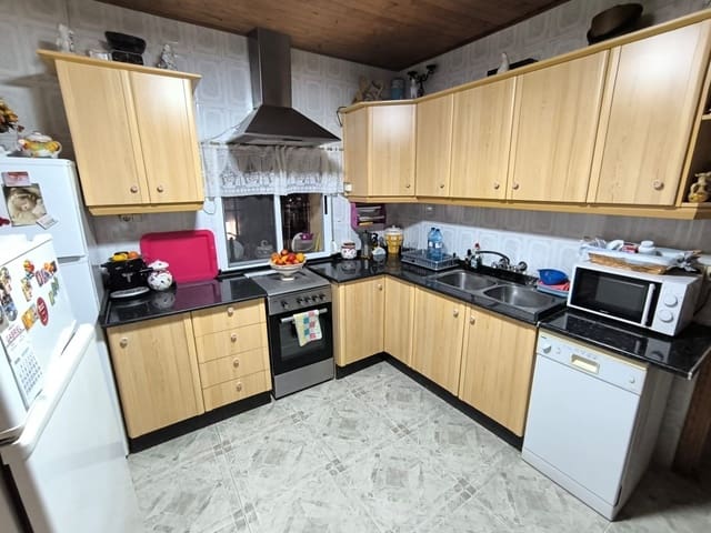 3 soveværelse Finca/Landehus til salg i Yecla med swimmingpool - € 139.000 (Ref: 9312125)