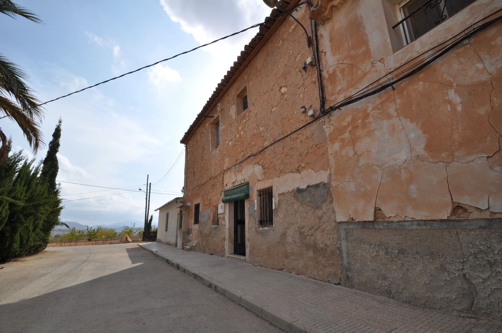 4 bedroom Finca/Country House for sale in Pinoso with garage - € 79,000 (Ref: 9314285)