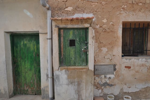 4 bedroom Finca/Country House for sale in Pinoso with garage - € 79,000 (Ref: 9314285)