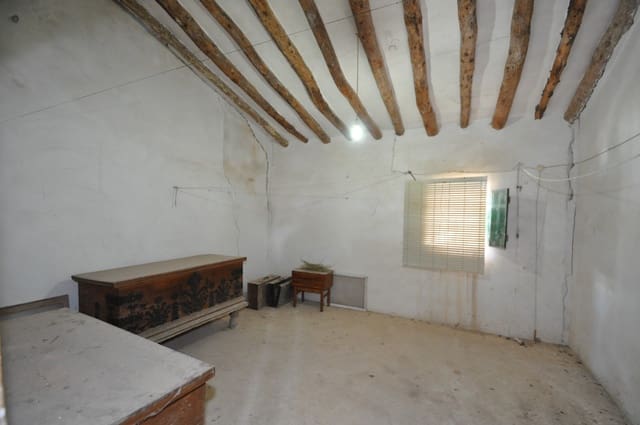 4 bedroom Finca/Country House for sale in Pinoso with garage - € 79,000 (Ref: 9314285)