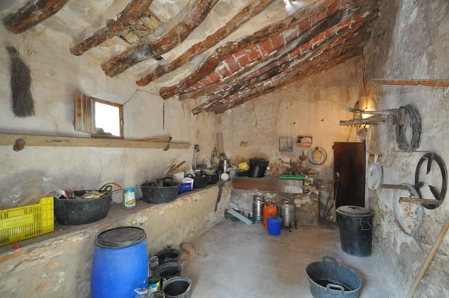 4 bedroom Finca/Country House for sale in Pinoso with garage - € 79,000 (Ref: 9314285)