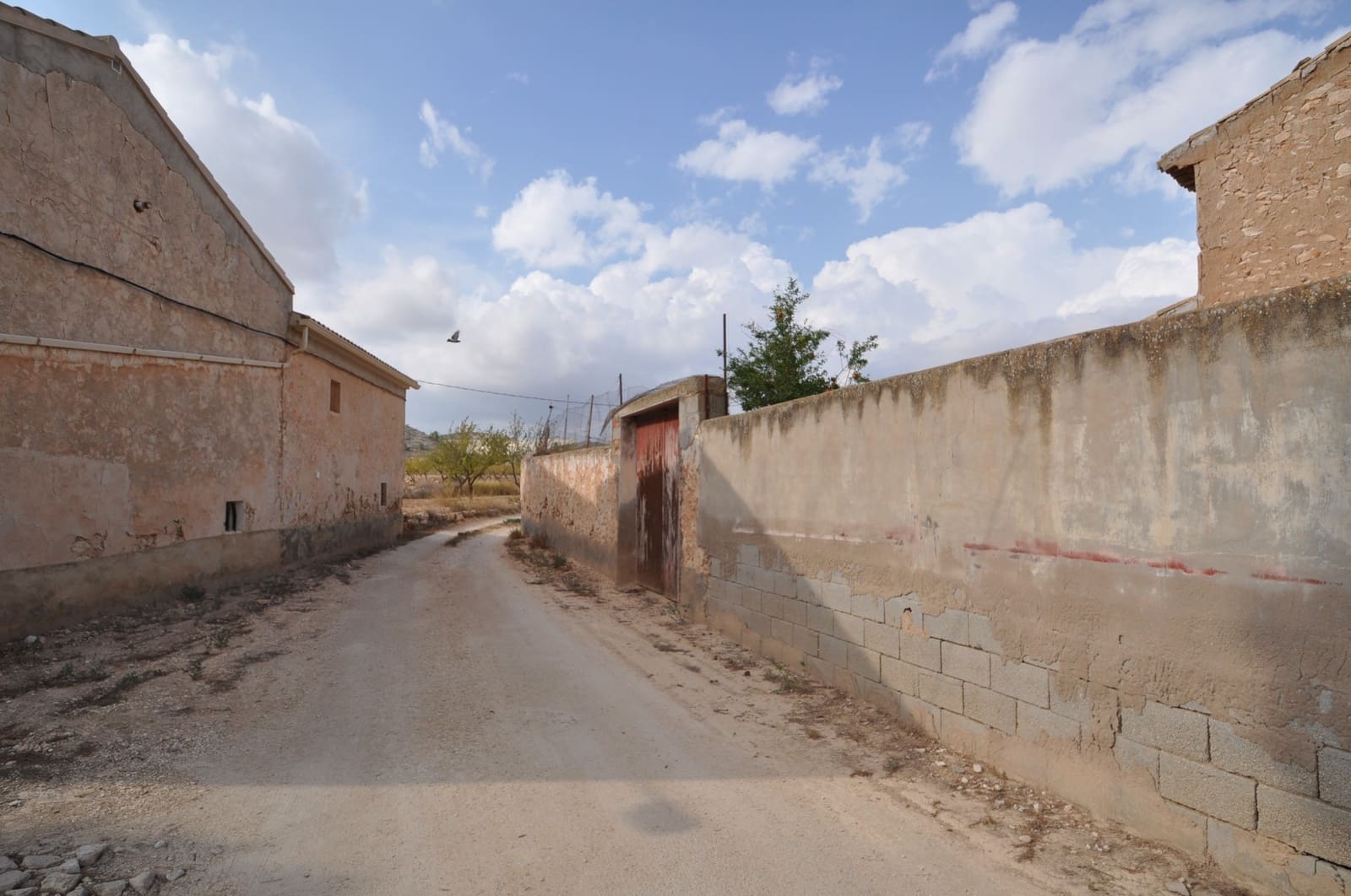 4 bedroom Finca/Country House for sale in Pinoso with garage - € 79,000 (Ref: 9314285)