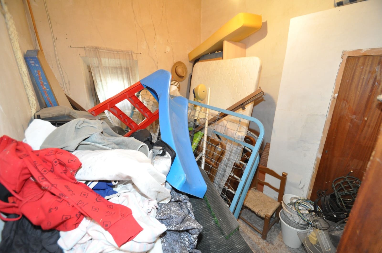 4 bedroom Finca/Country House for sale in Pinoso with garage - € 79,000 (Ref: 9314285)