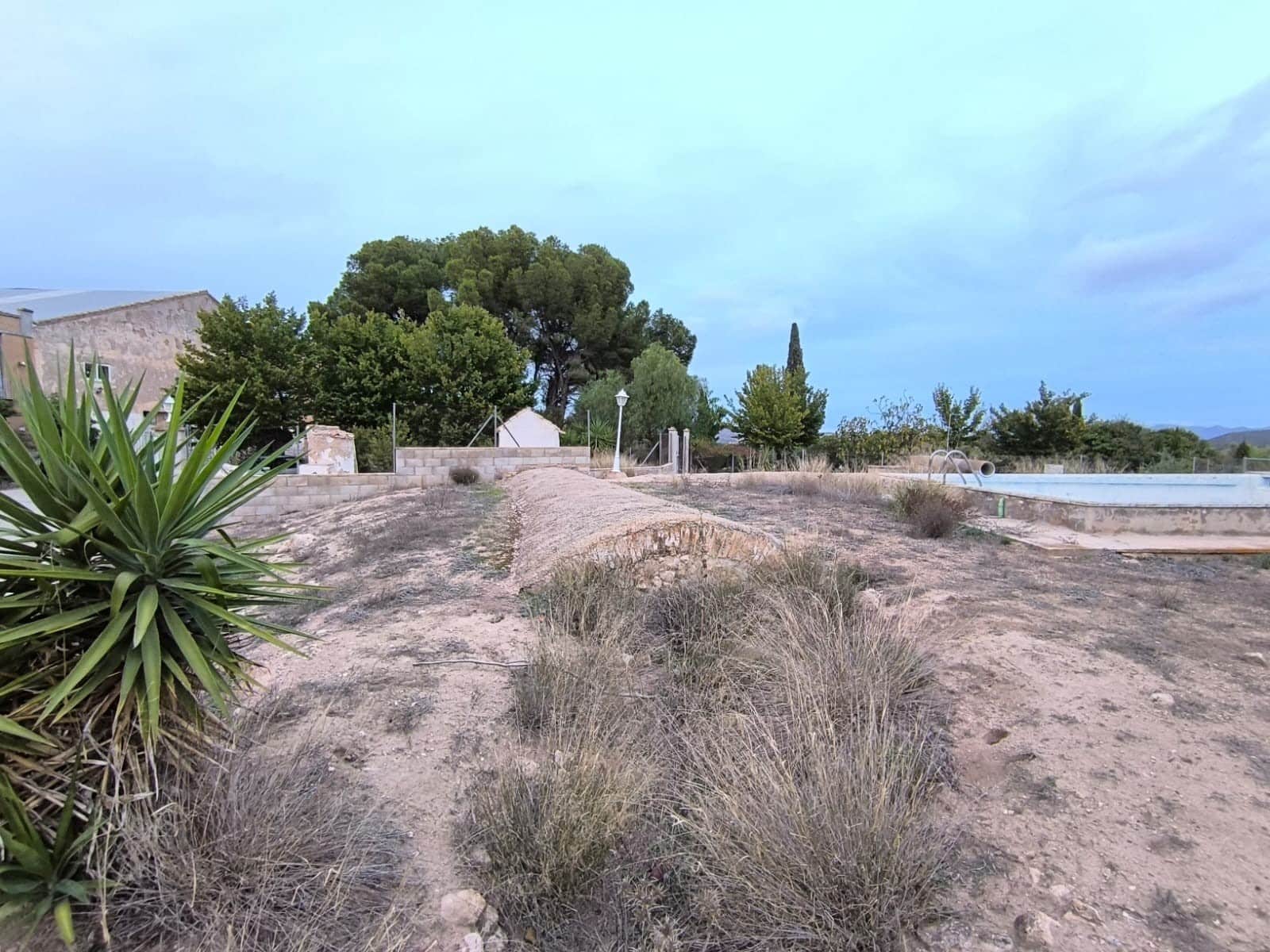 14 bedroom Finca/Country House for sale in Villena with pool - € 180,000 (Ref: 9371492)