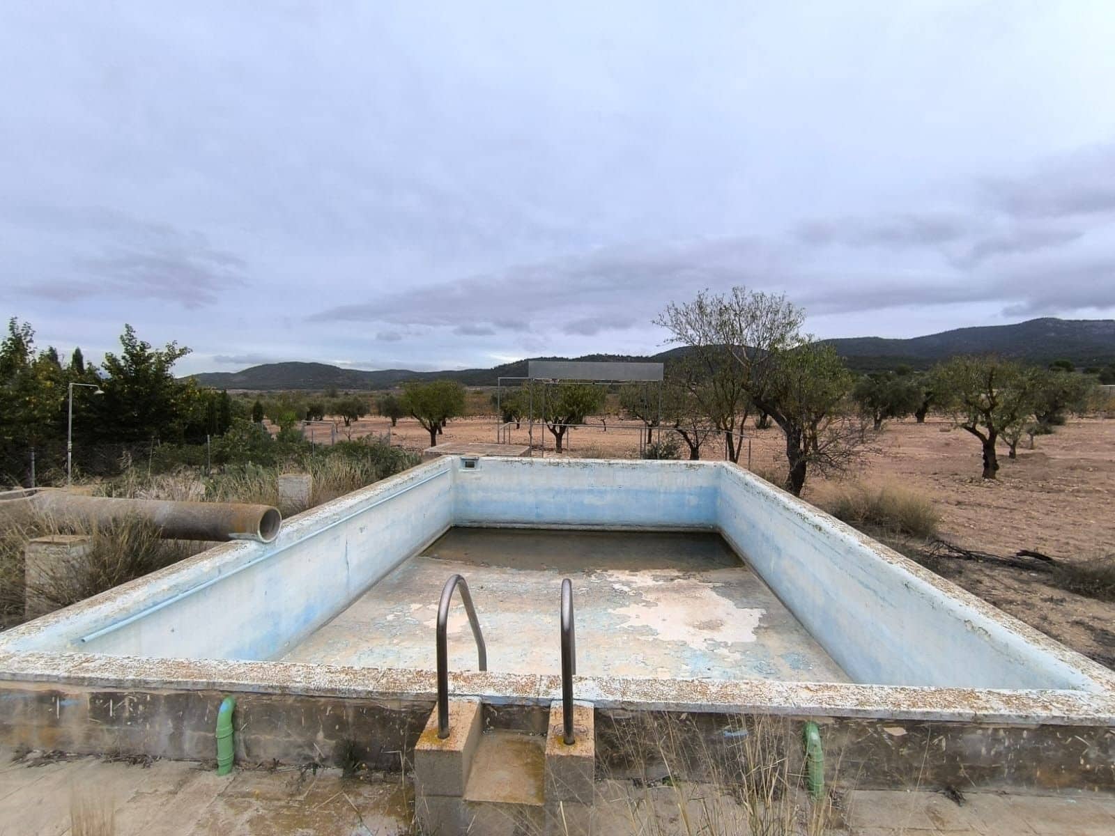 14 bedroom Finca/Country House for sale in Villena with pool - € 135,000 (Ref: 9371492)