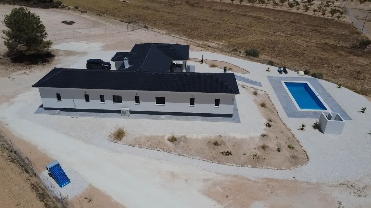 4 bedroom Villa for sale in Pinoso - € 549,995 (Ref: 9379712)