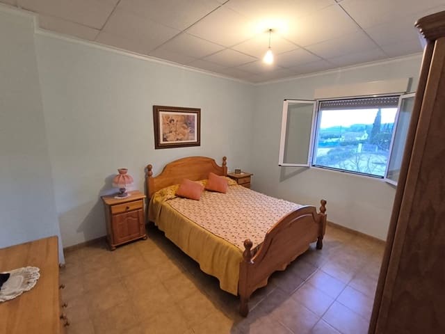 6 bedroom Villa for sale in Yecla with pool garage - € 189,000 (Ref: 9383536)