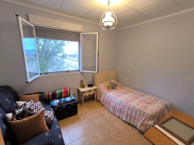 6 bedroom Villa for sale in Yecla with pool garage - € 189,000 (Ref: 9383536)