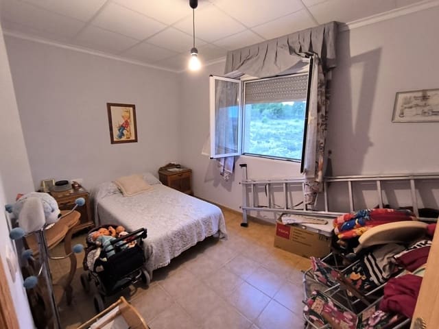 6 bedroom Villa for sale in Yecla with pool garage - € 189,000 (Ref: 9383536)