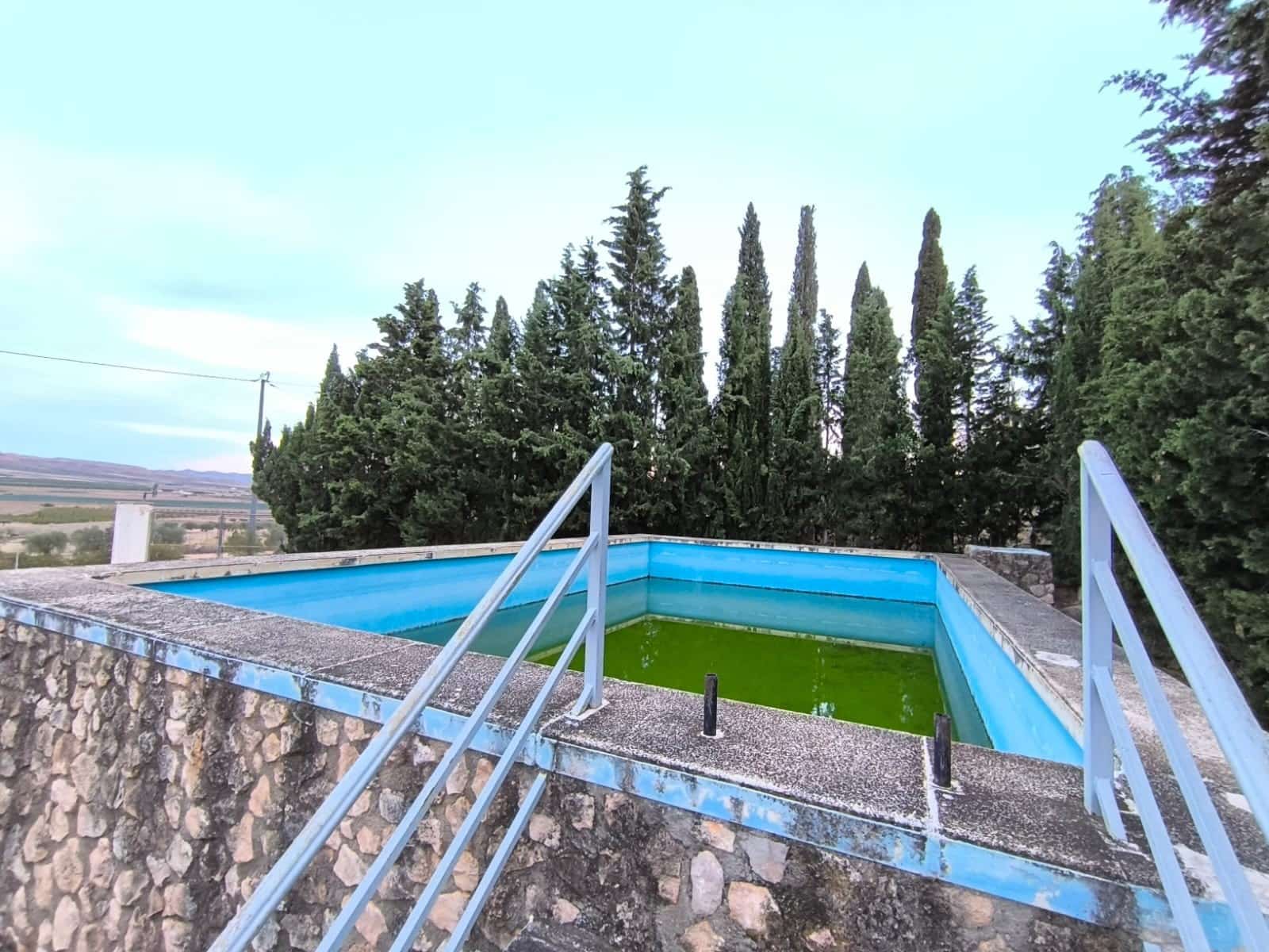 6 bedroom Villa for sale in Yecla with pool garage - € 189,000 (Ref: 9383536)