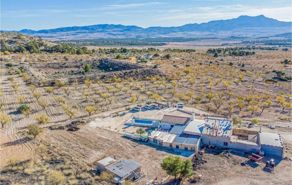8 bedroom Villa for sale in Jumilla with pool garage - € 316,000 (Ref: 9387117)