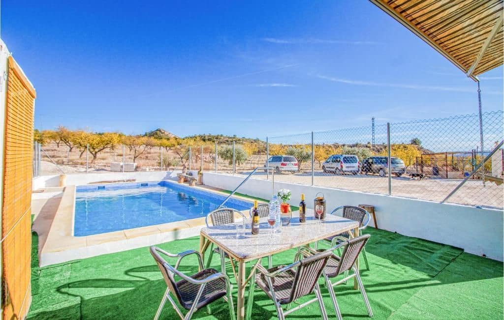 8 bedroom Villa for sale in Jumilla with pool garage - € 316,000 (Ref: 9387117)