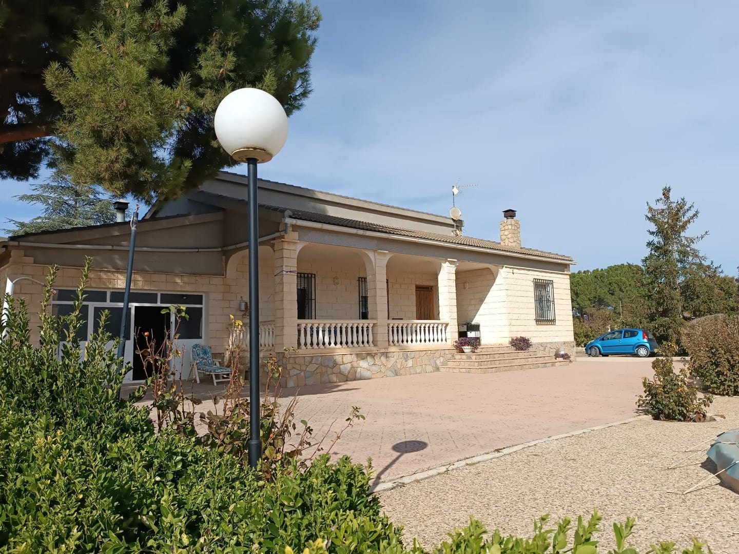 3 slaapkamer Villa te koop in Yecla met zwembad garage - € 315.000 (Ref: 9397870)