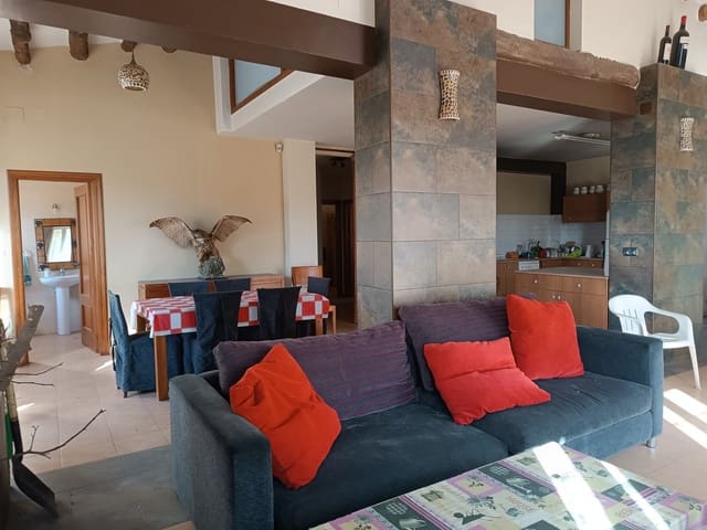 Chalet de 2 habitaciones en Yecla en venta - 210.000 € (Ref: 9407058)