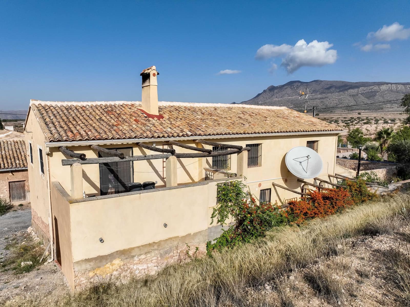 6 bedroom Finca/Country House for sale in Torre del Rico with garage - € 345,000 (Ref: 9438526)