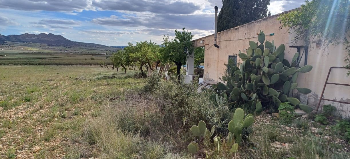 3 chambre Finca/Maison de Campagne à vendre à Caudete avec piscine garage - 89 990 € (Ref: 9441672)