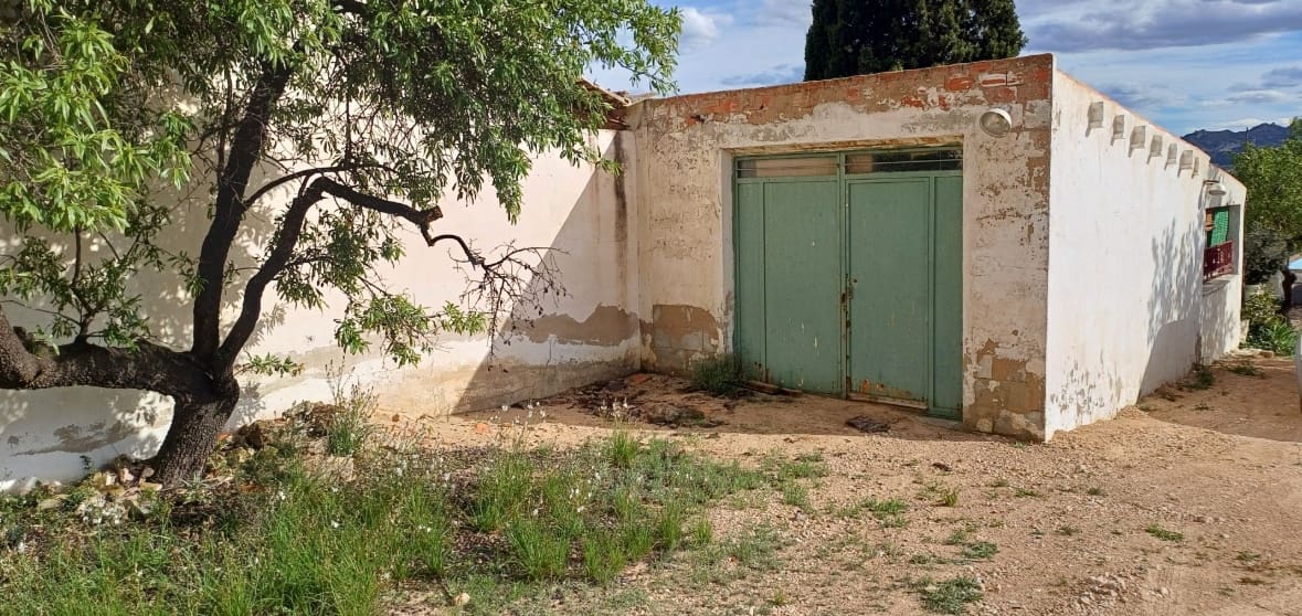 3 chambre Finca/Maison de Campagne à vendre à Caudete avec piscine garage - 89 990 € (Ref: 9441672)