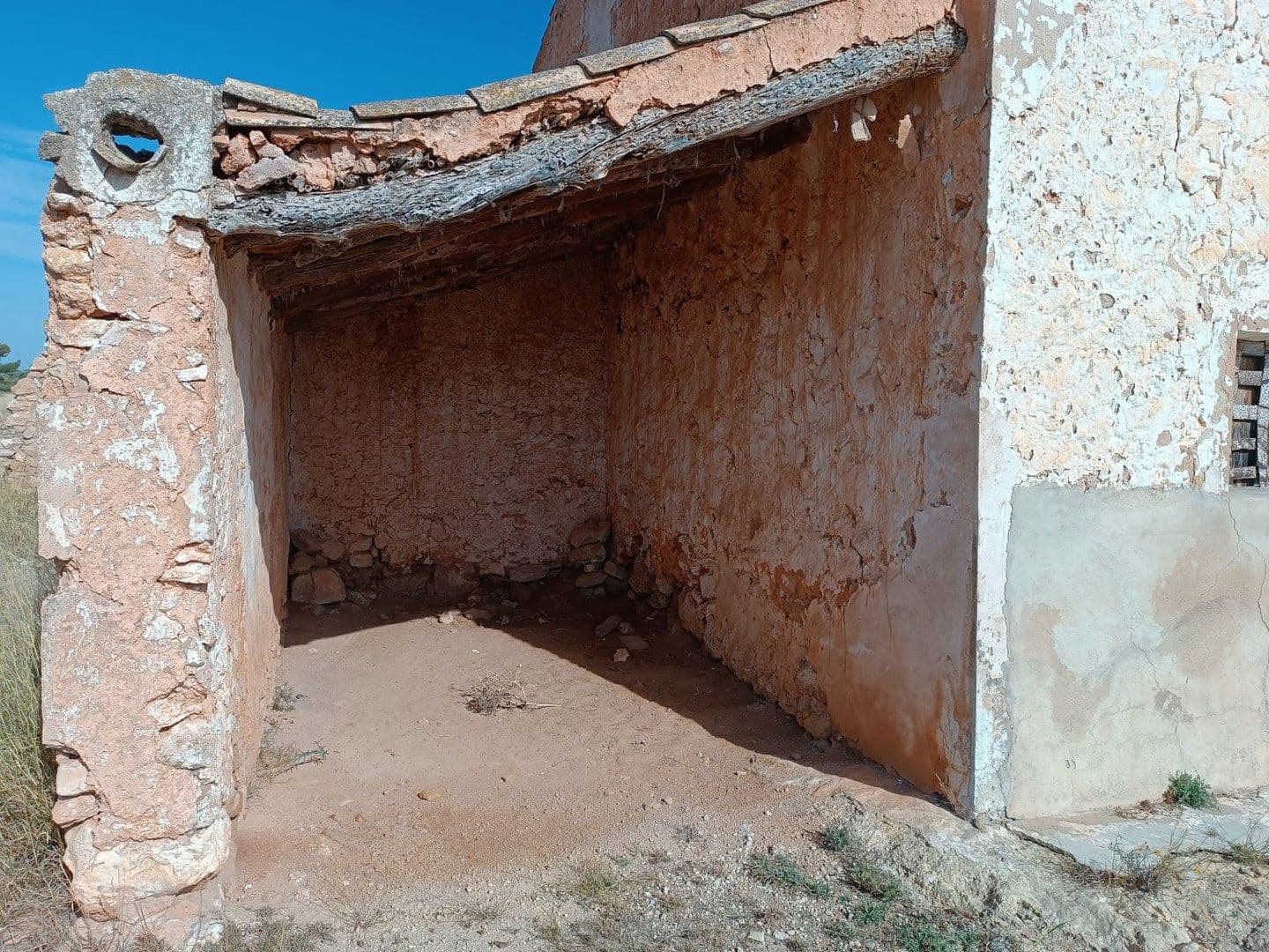 3 bedroom Finca/Country House for sale in Yecla - € 29,000 (Ref: 9441674)