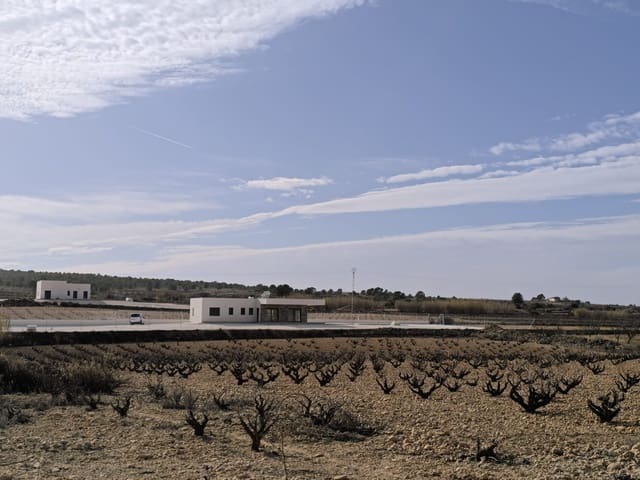 3 bedroom Villa for sale in Pinoso with pool - € 349,995 (Ref: 9447421)