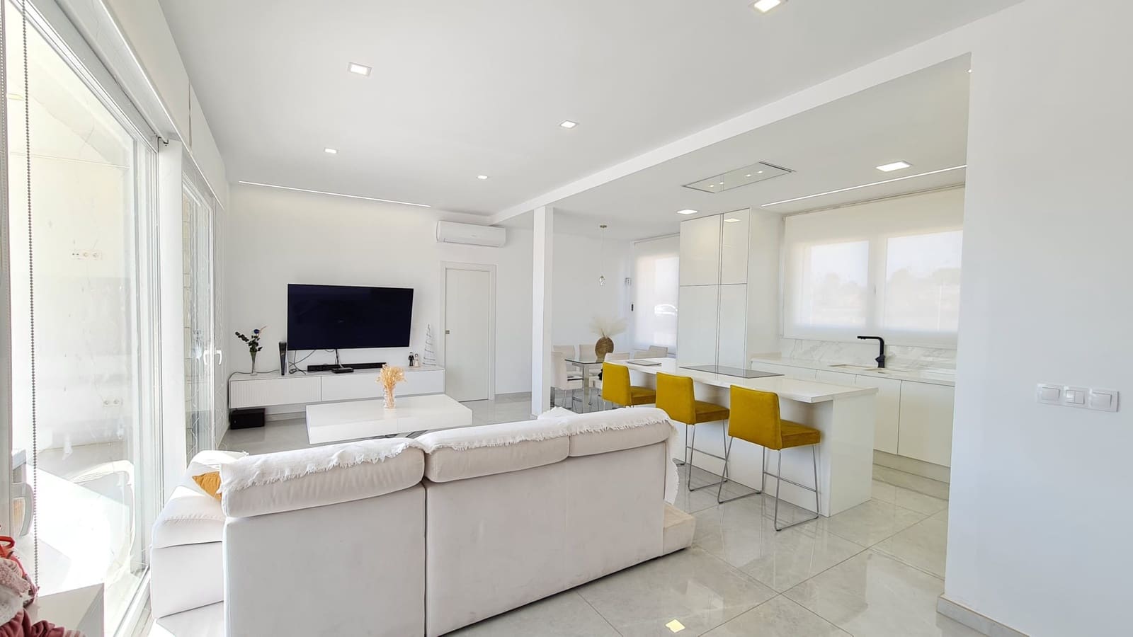 Chalet de 3 habitaciones en Pinoso en venta con piscina - 279.995 € (Ref: 9450497)