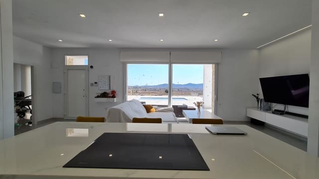 Chalet de 3 habitaciones en Pinoso en venta con piscina - 279.995 € (Ref: 9450497)