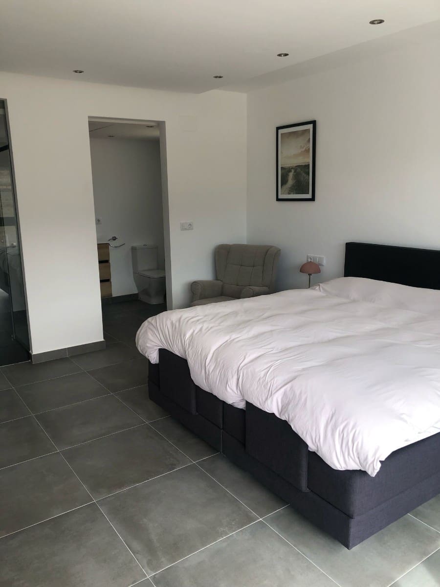 5 bedroom Villa for sale in Pinoso with pool - € 409,995 (Ref: 9462630)