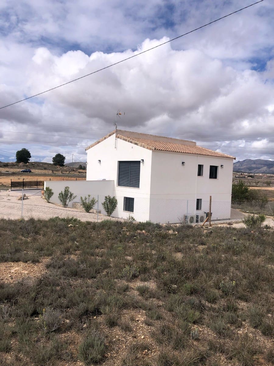 5 bedroom Villa for sale in Pinoso with pool - € 409,995 (Ref: 9462630)