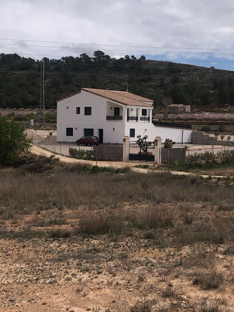 5 bedroom Villa for sale in Pinoso with pool - € 409,995 (Ref: 9462630)