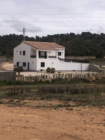 5 sovrum Villa till salu i Pinoso med pool - 409 995 € (Ref: 9462630)