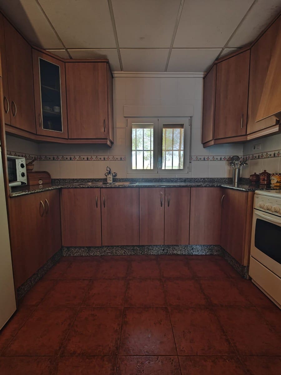 4 sypialnia Finka/Dom wiejski na sprzedaż w Yecla z basenem garażem - 210 000 € (Ref: 9471718)