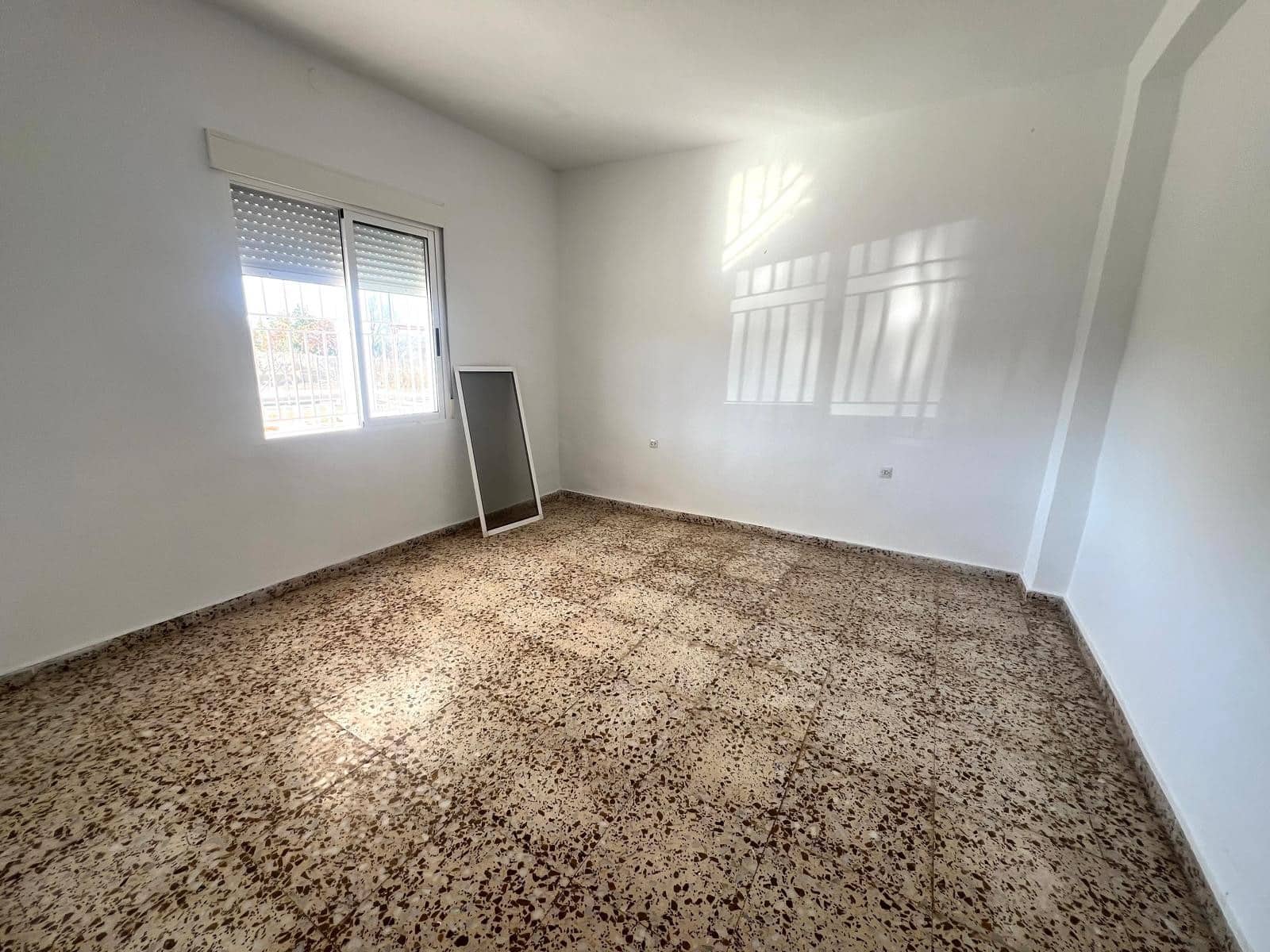 3 soveværelse Finca/Landehus til salg i Jumilla med swimmingpool garage - € 155.000 (Ref: 9516471)