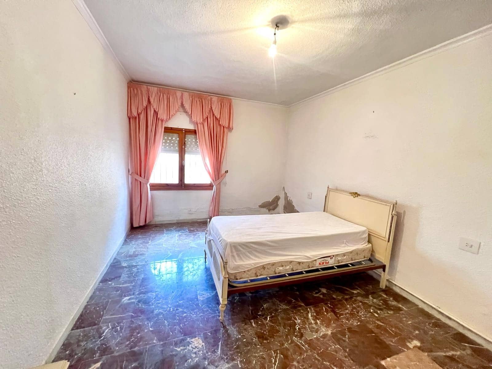 3 makuuhuone Omakotitalo myytävänä paikassa Barinas - 71 000 € (Ref: 9565500)