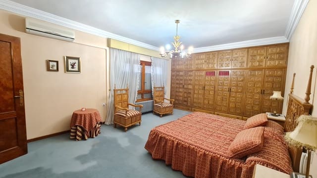 4 soveværelse Byhus til salg i Elda med garage - € 429.995 (Ref: 9566418)