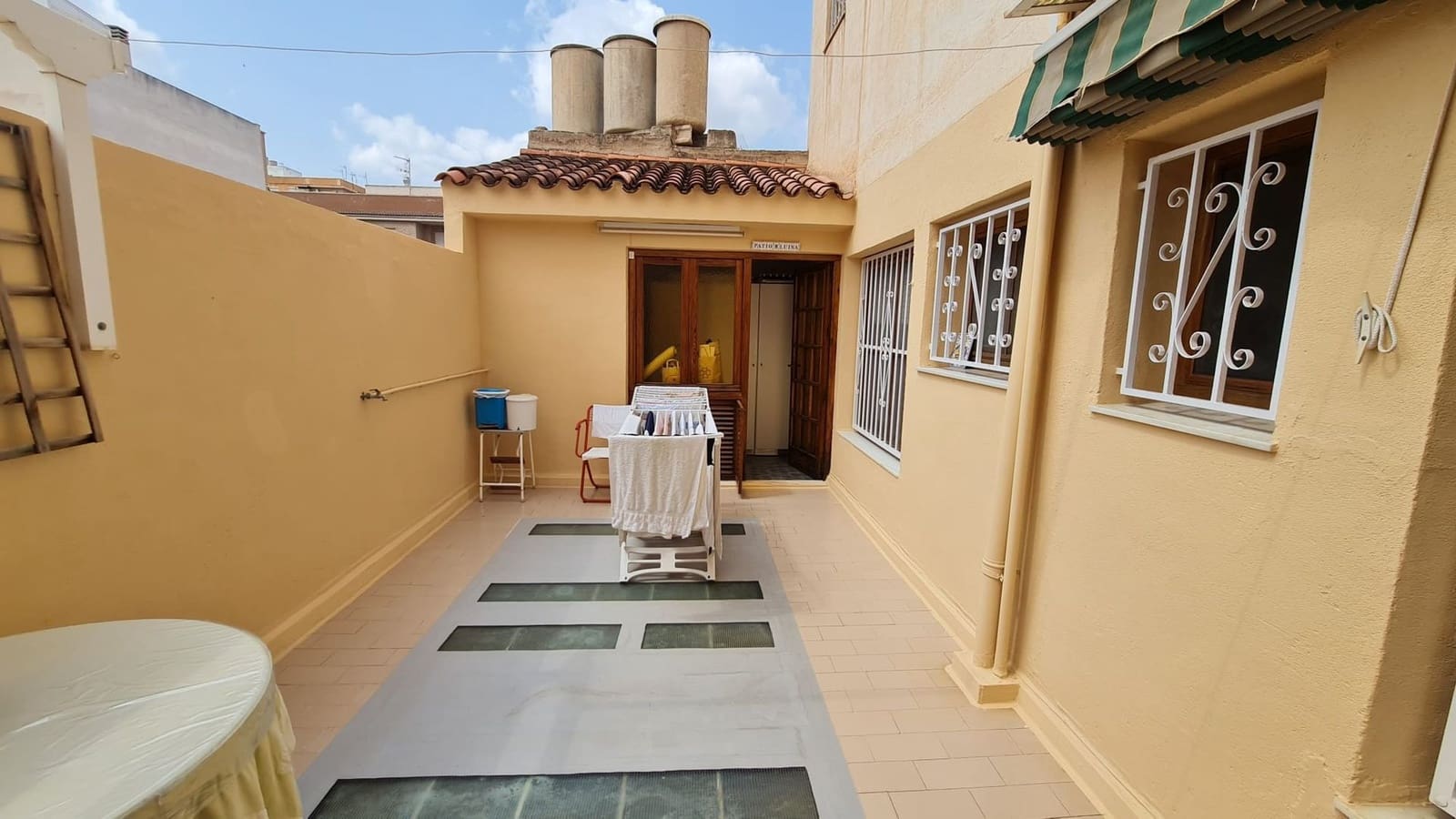 4 bedroom Townhouse for sale in Elda with garage - € 429,995 (Ref: 9566418)