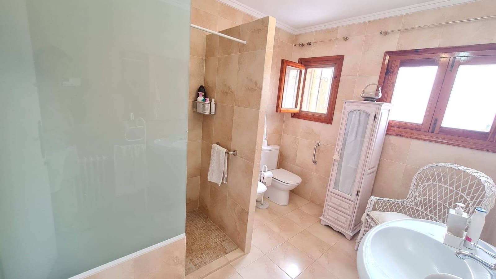 4 bedroom Townhouse for sale in Elda with garage - € 429,995 (Ref: 9566418)