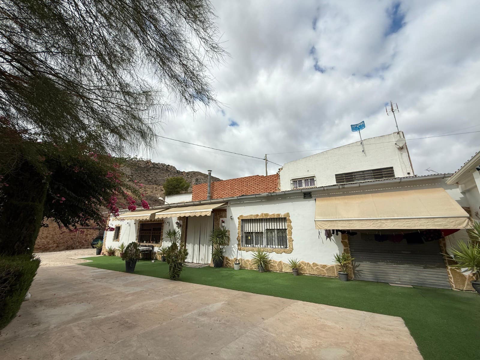 5 soveværelse Finca/Landehus til salg i Elda med garage - € 260.000 (Ref: 9571423)