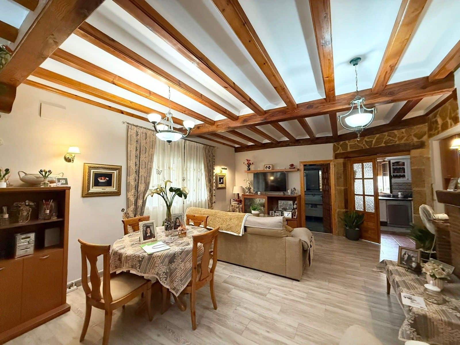 5 bedroom Finca/Country House for sale in Elda with garage - € 260,000 (Ref: 9571423)
