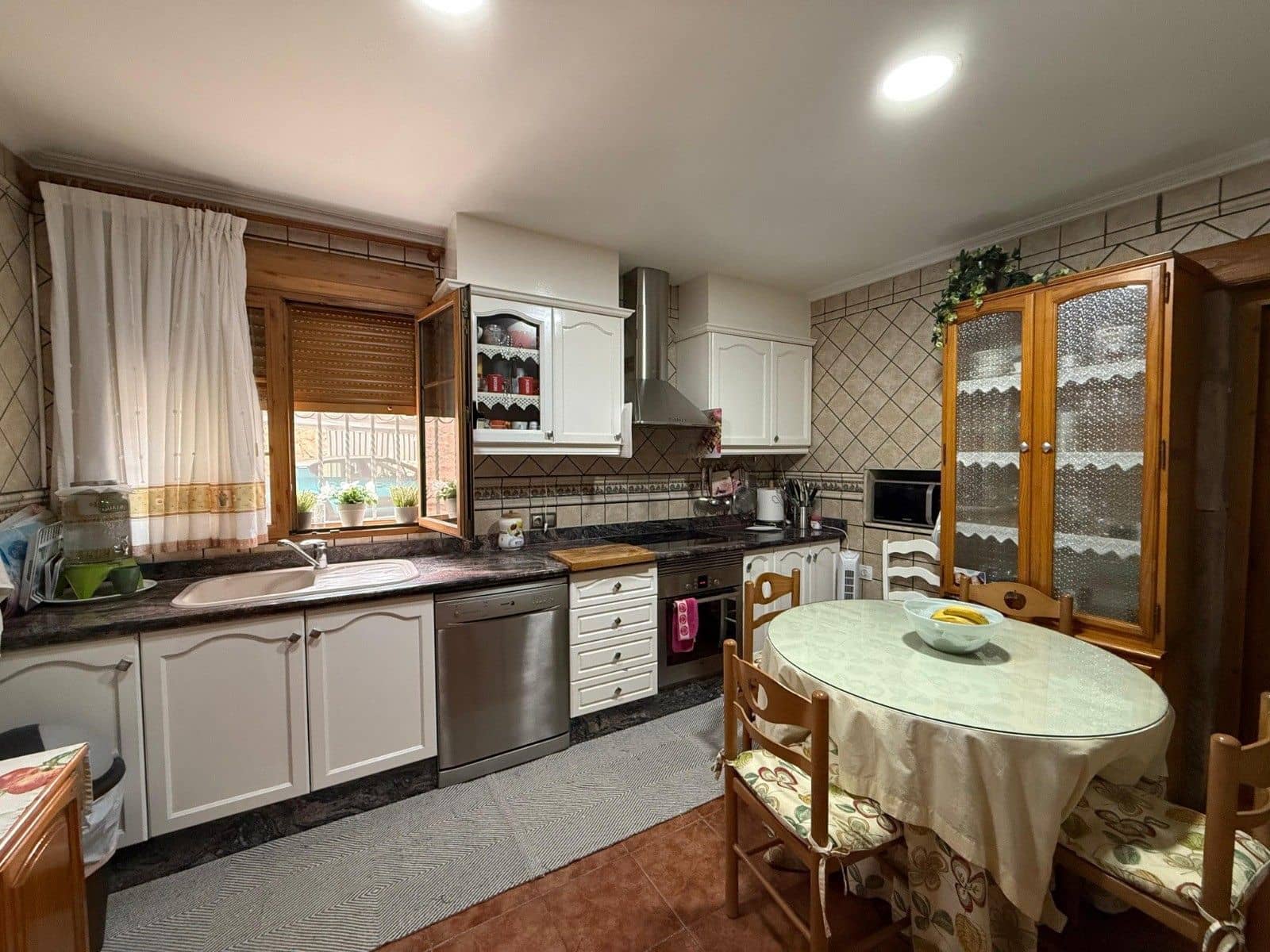 5 bedroom Finca/Country House for sale in Elda with garage - € 260,000 (Ref: 9571423)