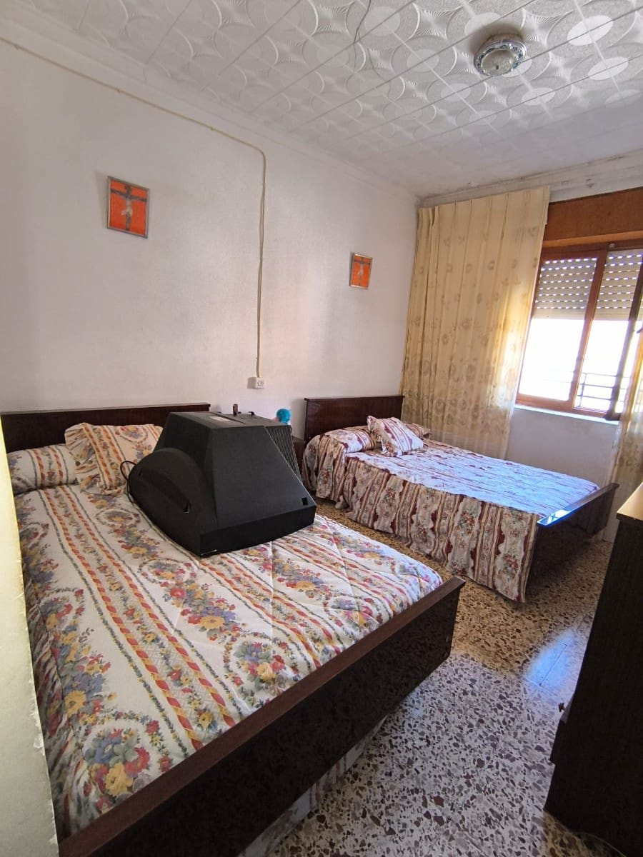 Casa de 5 habitaciones en Pinoso en venta - 73.000 € (Ref: 9580023)