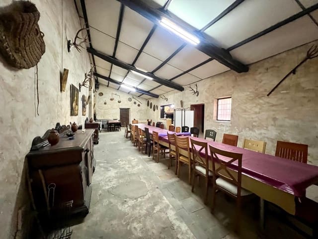 4 sypialnia Finka/Dom wiejski na sprzedaż w Yecla z basenem - 230 000 € (Ref: 9587915)
