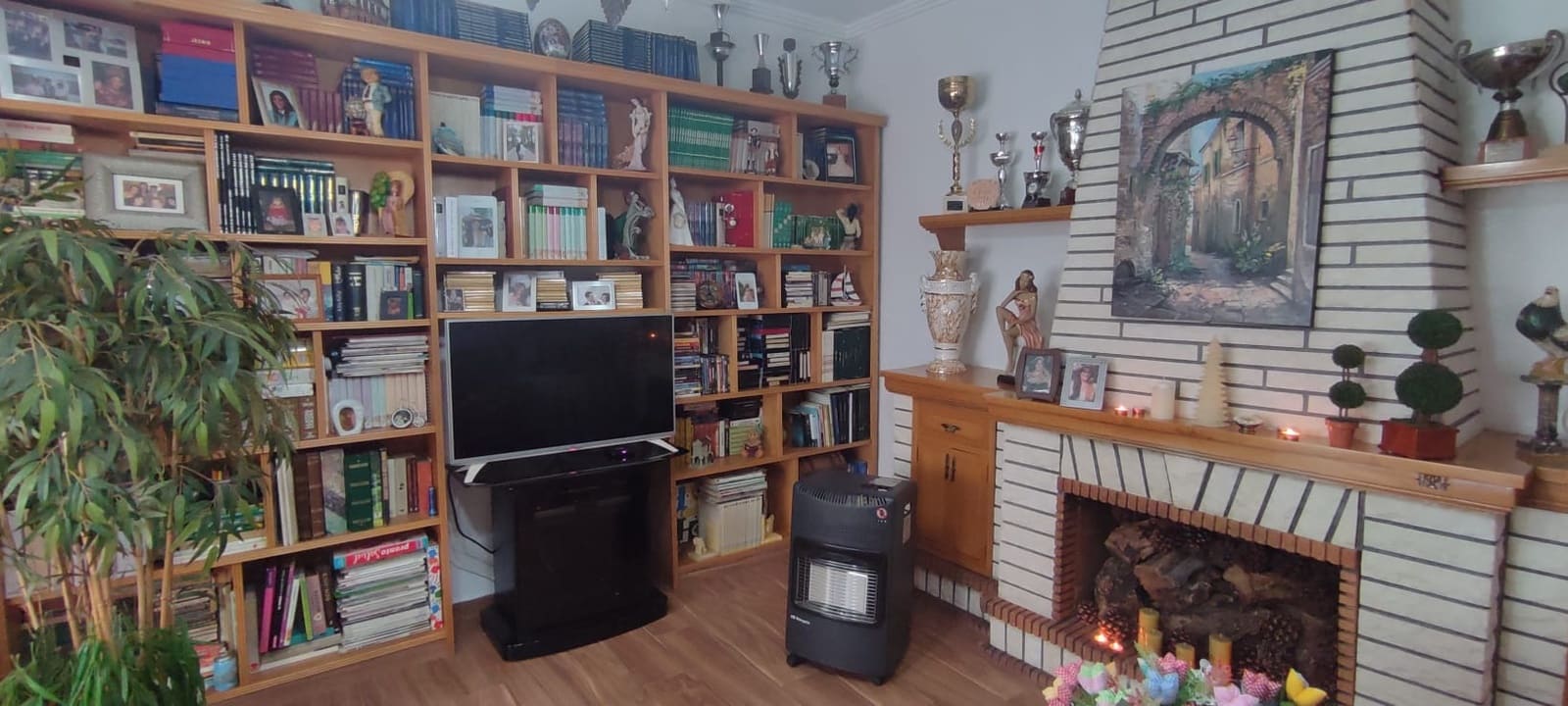 4 bedroom Villa for sale in Sax with pool - € 319,995 (Ref: 9588264)