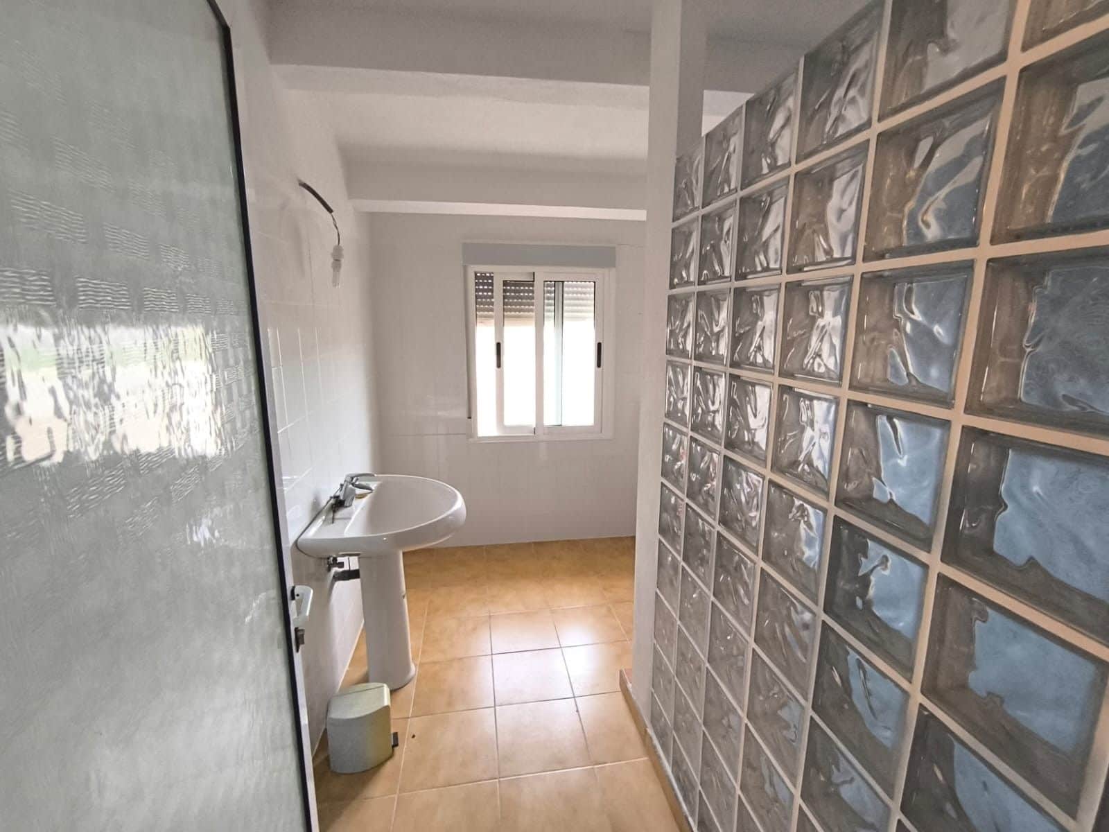6 bedroom Finca/Country House for sale in La Zarza with garage - € 75,000 (Ref: 9602408)