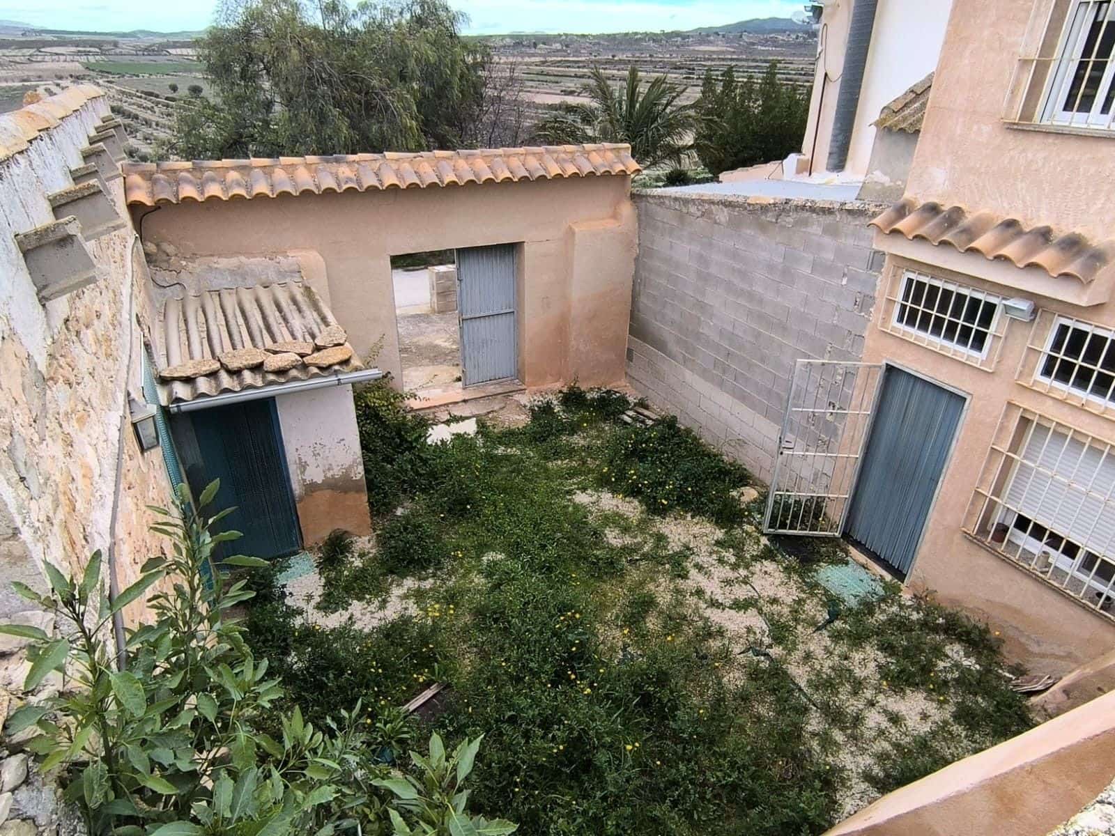 6 bedroom Finca/Country House for sale in La Zarza with garage - € 75,000 (Ref: 9602408)