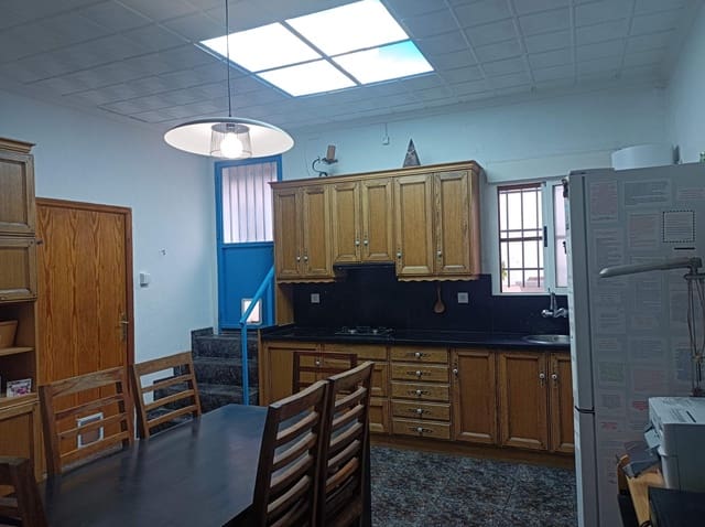 2 soveværelse Byhus til salg i Pinoso med garage - € 119.950 (Ref: 9609926)