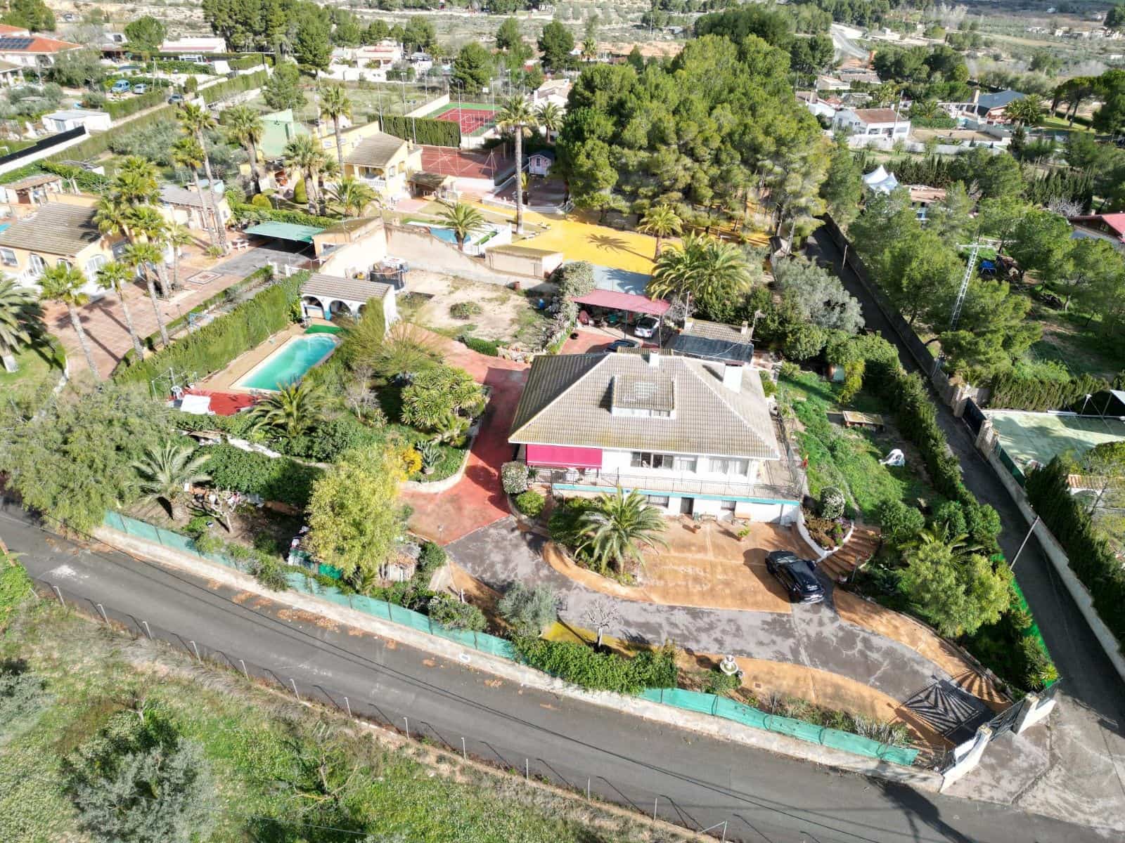 6 bedroom Villa for sale in Elda with pool garage - € 349,995 (Ref: 9665376)