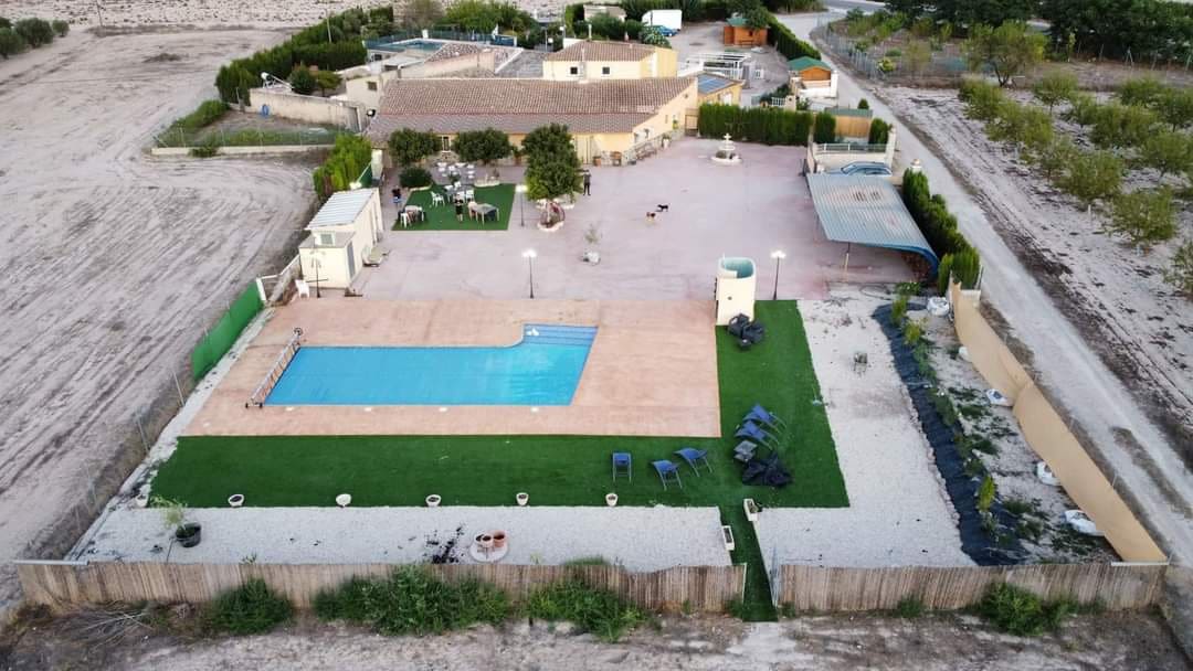 10 soverom Villa til salgs i Villena med svømmebasseng - € 499 995 (Ref: 9683339)