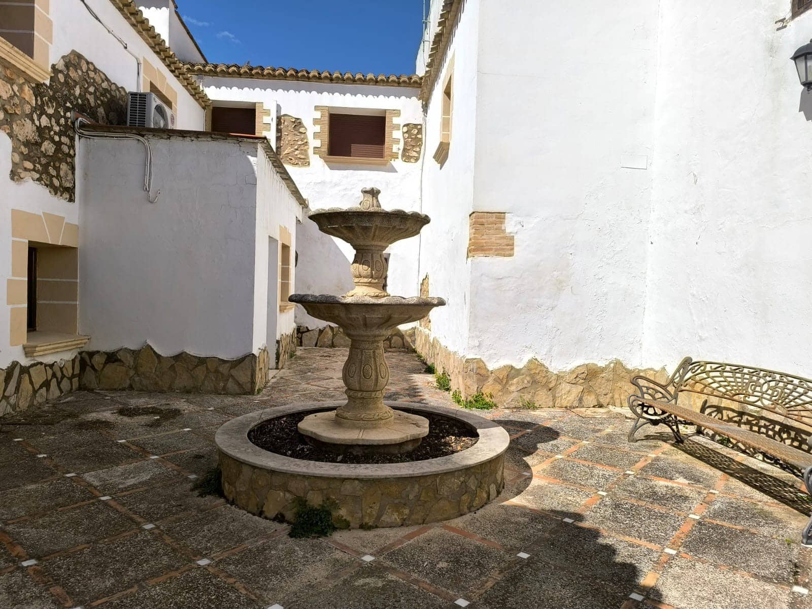 22 bedroom Commercial for sale in Banyeres de Mariola - € 1,750,000 (Ref: 9683340)